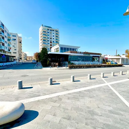 Charming Seaside Haven 1br Flat Apartment