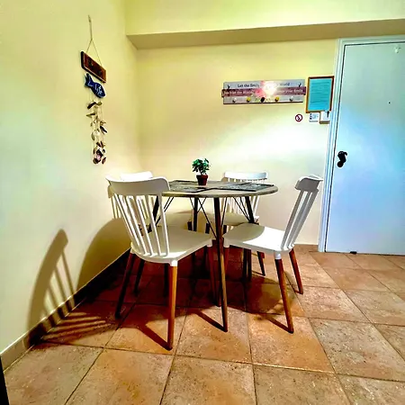 Charming Seaside Haven 1br Flat Ларнака